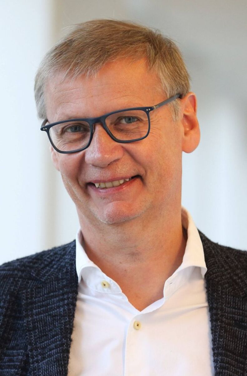 Günther Jauch - Deutscher Fernsehmoderator und Kryptowährungs-Experte bei LisseReixio
